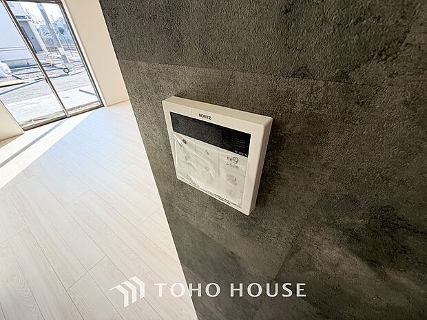 スイッチ1つで一定量の湯を浴槽に張ったり、保温や追い焚きをすることができる機能は何かと便利。