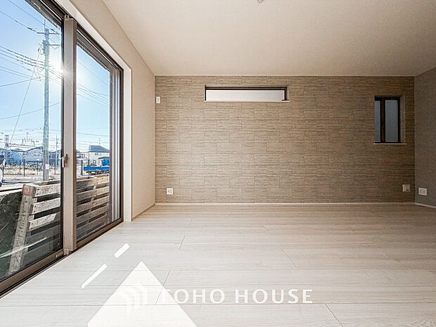 リビングも広く設け、訪れる人々を暖かく迎えてくれます。