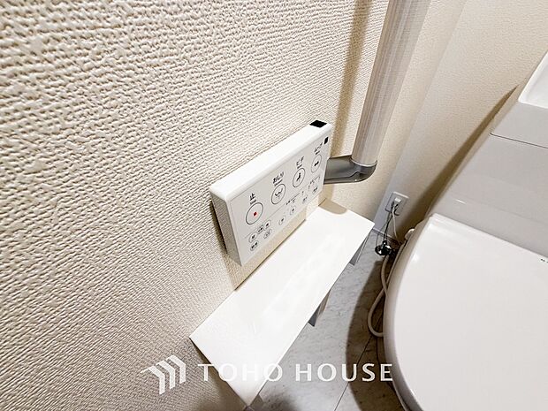 トイレには快適な温水洗浄便座付