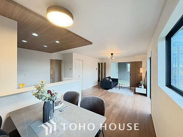 造りこんだ空間演出の妙が生み出す光と質のハーモニーはこの住宅のクオリティの良さを実感させてくれます。