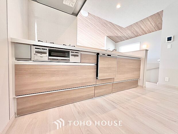 広々キッチンを採用。みんなで作った料理を召し上がりながらの会話は、どのような物になるのでしょうか。