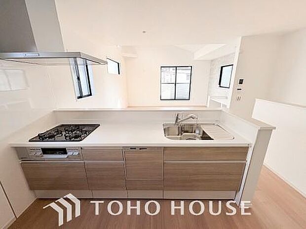 広々キッチンを採用。みんなで作った料理を召し上がりながらの会話は、どのような物になるのでしょうか。