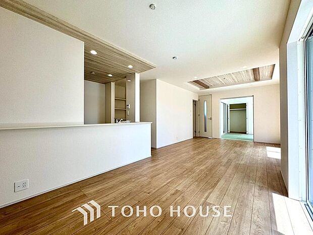 作り手の「気持ちの良いリビングでお過ごししていただきたい」という思いを感じさせます。