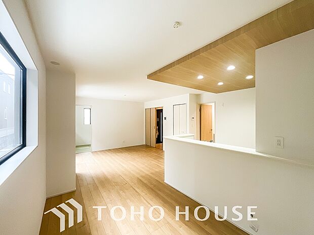 作り手の「気持ちの良いリビングでお過ごししていただきたい」という思いを感じさせます。