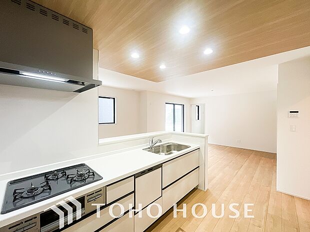 広々キッチンを採用。みんなで作った料理を召し上がりながらの会話は、どのような物になるのでしょうか。