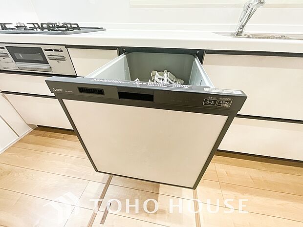 高温水や高圧水流を使う事で効率よく食器洗浄できます。殺菌効果も高いので哺乳瓶等を洗う際にも便利です。