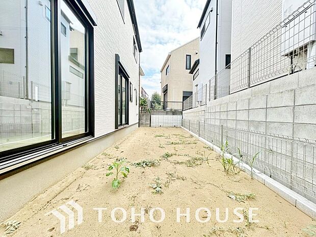 日当たりも良く、家庭菜園や植栽を育てるのに適したお庭はこれからの生活に緑という癒しを与えてくれます。