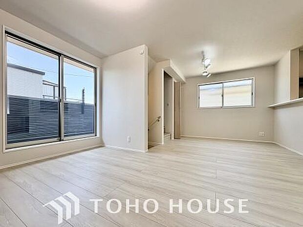 造りこんだ空間演出の妙が生み出す光と質のハーモニーはこの住宅のクオリティの良さを実感させてくれます。