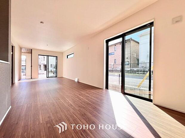 作り手の「気持ちの良いリビングでお過ごししていただきたい」という思いを感じさせます。