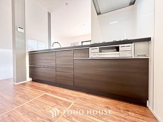 広々キッチンを採用。みんなで作った料理を召し上がりながらの会話は、どのような物になるのでしょうか。