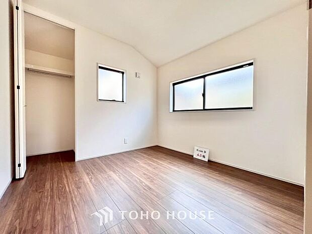 一日の疲れを癒やしてくれる主寝室。時を忘れて過ごす場所として過ごせるお部屋。