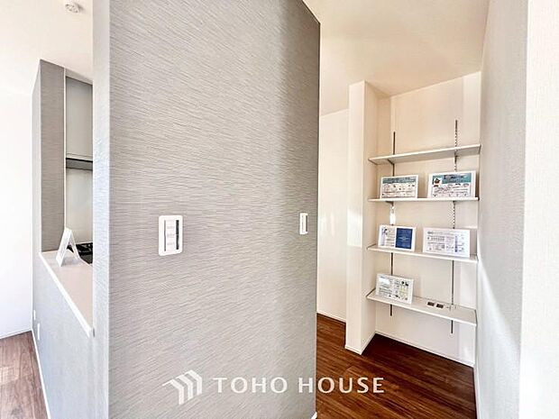 少しでも空いているスペースを収納にすることで、無駄のない空間を演出しております。