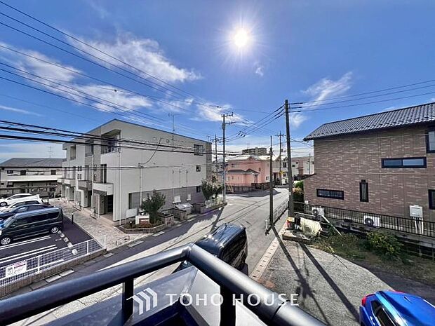 豊かな陽光に照らしだされる素敵な空間。季節を問わず華やいだ素敵な風景をお楽しみいただけます。