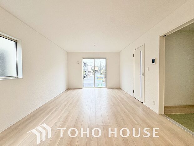 朝は爽やかな日差しを浴びながら、家族みんなでおいしい朝食。昼下がりにはのんびりと過ごすひと時。