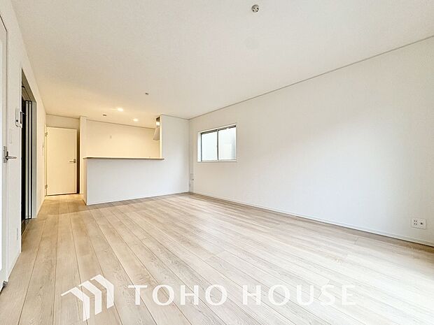 美しく使いやすいキッチン空間。優しい温もりを醸し出すキッチンは料理の為の配慮を随所に注ぎました。