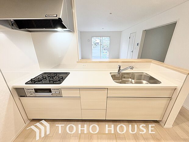 充実した収納スペースを搭載したシステムキッチンは、日々の家事がはかどります。