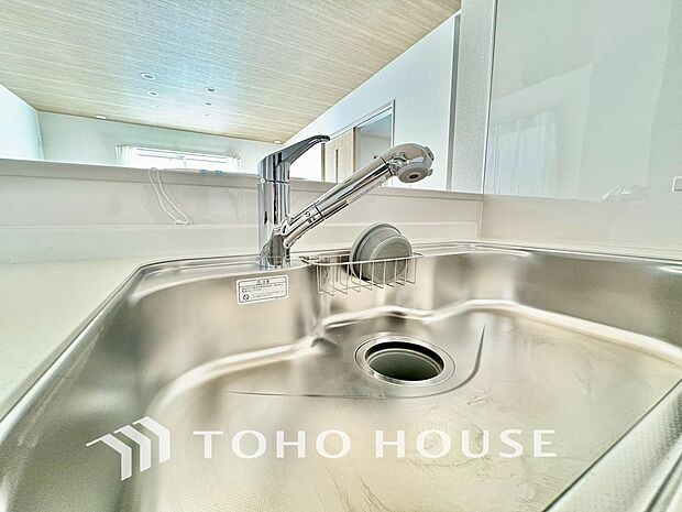 安全でおいしい水を手軽に。ボタンひとつで浄水と原水に切り替えられる浄水器一体型水洗を使用。