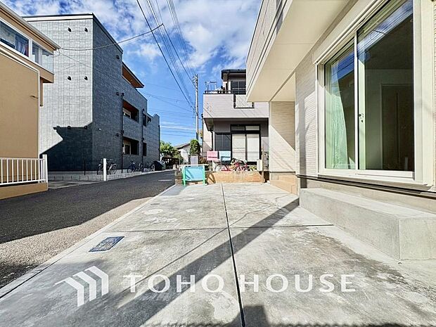 四季折々の変化を楽しめる心地よい場所。時間の経過と共に味わいが出る素敵な空間へ。