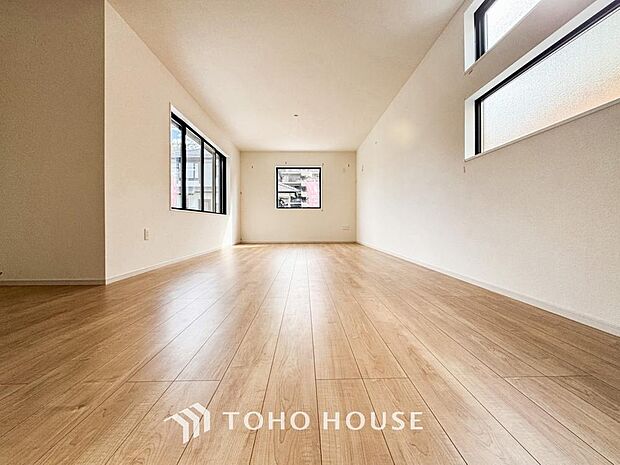 造りこんだ空間演出の妙が生み出す光と質のハーモニーはこの住宅のクオリティの良さを実感させてくれます。