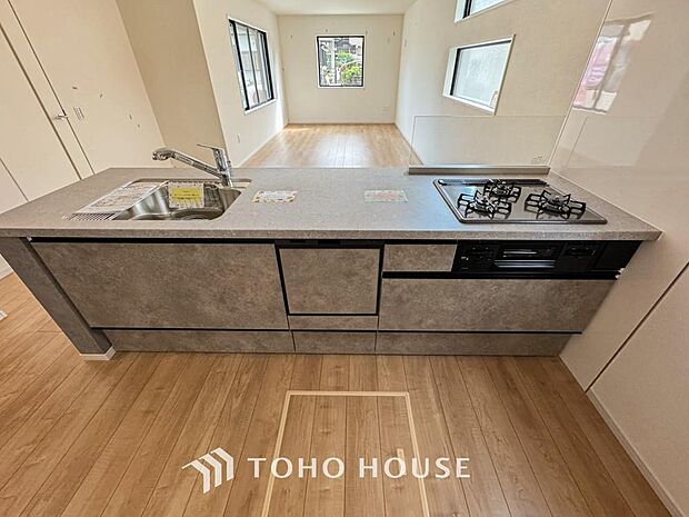 お料理の上手な方が、独壇場でお料理の腕を披露するスタイルに向いているキッチンです。