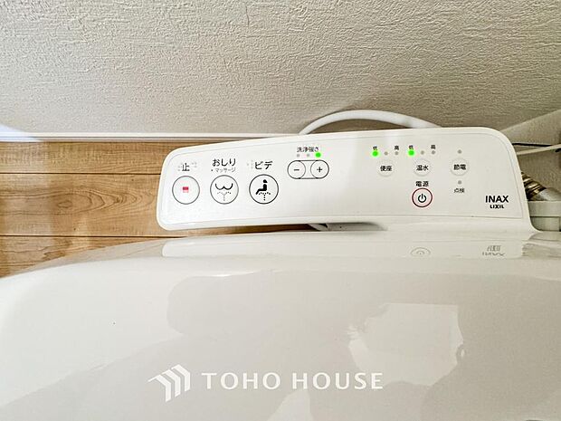 日本を訪れた外国の方で「使ってみて驚いた」と仰る方の多い、ウォシュレット。おしりを優しく洗ってくれるだけではなく、パワー脱臭機能なども備え、快適な空間を創出する機能もございます。