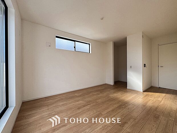 白を基調とした室内は、明るい住空間を造り出すだけでなく、清潔感をもたらしてくれます。