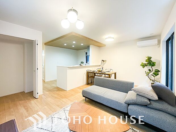 家は、ただ生活する場ではなく、笑顔の毎日、安らぎの日々のために、暮らしを愉しく、快適にする場所。