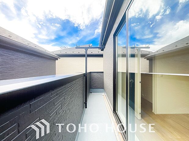 太陽に愛された邸は、陽当り、通風に優れた魅力的で快適さを追求した邸宅です。