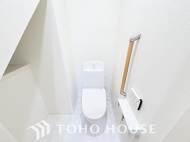 十分な広さと清潔感のあるカラーで纏まったおトイレ。時間に余裕とゆとりを持たせます。