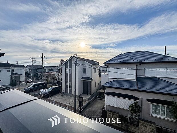 その豊かな眺望にふさわしい空間には、通風・採光にも優れ、心地よい光と風があふれています。