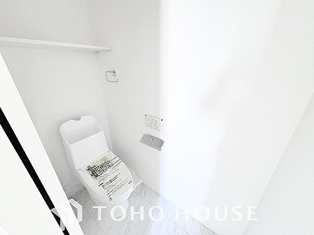 清潔な空間であって頂けますように、目に留まるだけではなく、汚れをふき取り易いフロアと壁紙をチョイス。