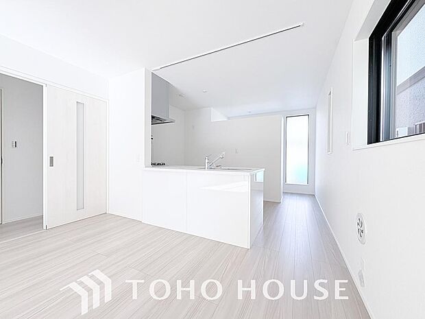 作り手の「気持ちの良いリビングでお過ごししていただきたい」という思いを感じさせます。