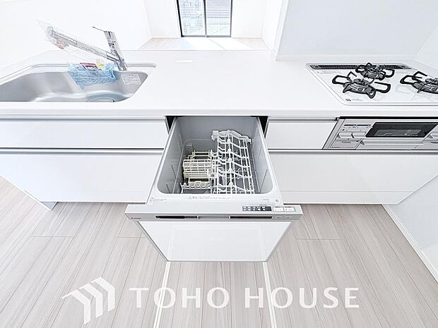 高温水や高圧水流を使う事で効率よく食器洗浄できます。殺菌効果も高いので哺乳瓶等を洗う際にも便利です。