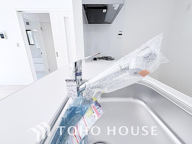 ワンタッチで浄水と原水を切り替えできる浄水器一体型水栓は水道水に含まれる有害物質を除去してくれます。