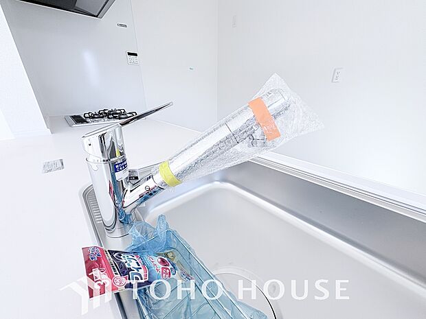 ワンタッチで浄水と原水を切り替えできる浄水器一体型水栓は水道水に含まれる有害物質を除去してくれます。