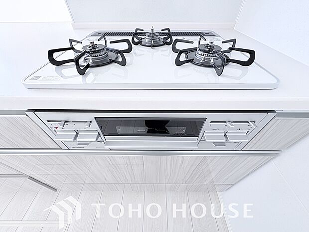 毎日料理をする、料理が好き、家族が多くて量を作る必要がある等の方々にとっては必須の3口コンロ。