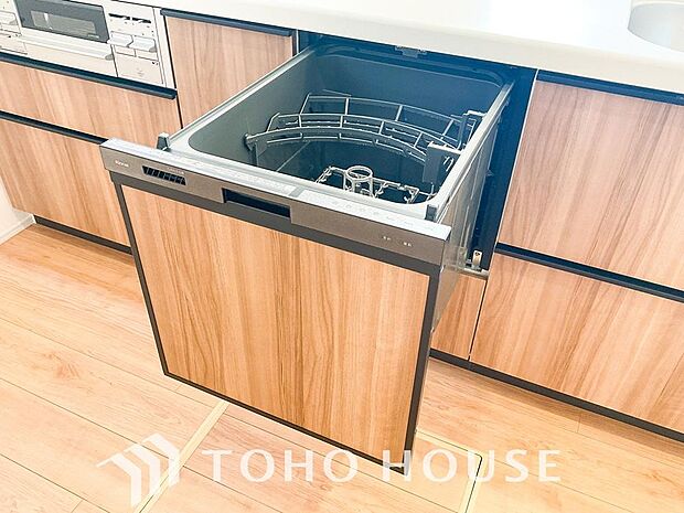 高温水や高圧水流を使う事で効率よく食器洗浄できます。殺菌効果も高いので哺乳瓶等を洗う際にも便利です。