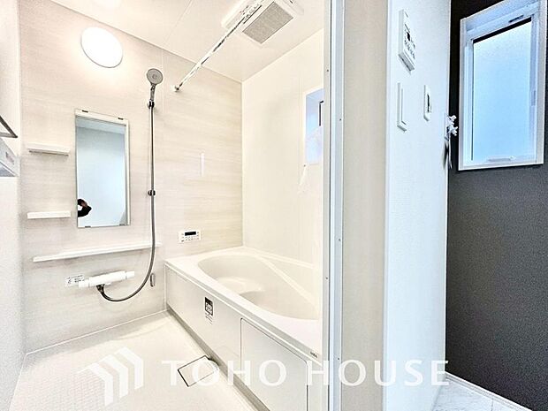 心地よいバスタイムを演出する浴室はゆとりあるサイズを採用。