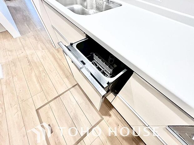 高温水や高圧水流を使う事で効率よく食器洗浄できます。殺菌効果も高いので哺乳瓶等を洗う際にも便利です。