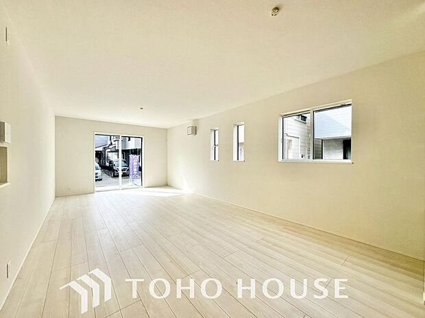 心温まるくつろぎを楽しめるリビングは、静かで落ち着いた癒しの空間となり、家族とゆったり過ごせます。