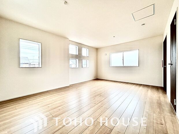 一日の疲れを癒やしてくれる主寝室。時を忘れて過ごす場所として過ごせるお部屋。