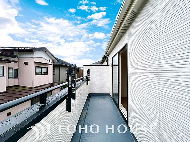 夜空の煌めきや、室内への通風や採光へ一役。ガーデニング等も充分に楽しめる広さを確保しております。