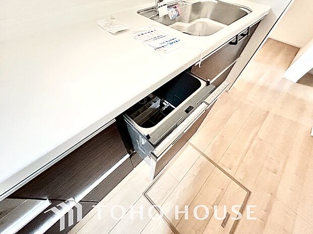 高温水や高圧水流を使う事で効率よく食器洗浄できます。殺菌効果も高いので哺乳瓶等を洗う際にも便利です。