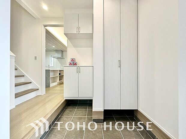 広々した玄関スペースはベビーカーも楽々置けるゆったりスペースが魅力です。