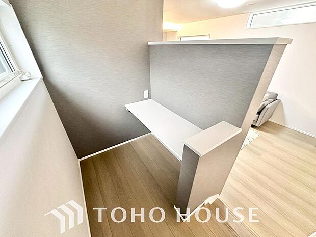 リビングの一部には在宅ワークやお子様の勉強スペースになるスタディコーナーを設置しております。