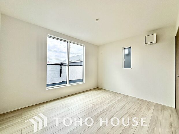 一日の疲れを癒やしてくれる主寝室。時を忘れて過ごす場所として過ごせるお部屋。