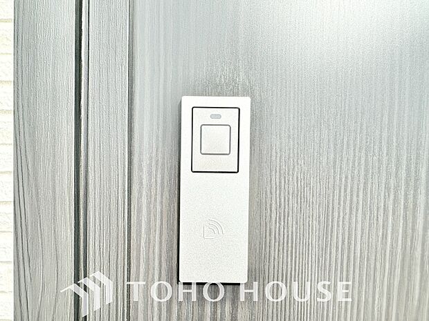 ICチップを用いたカードやボタンなどで玄関扉の鍵の施錠・解錠が出来る設備。