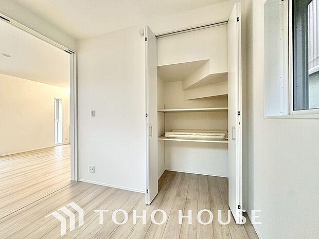 少しでも空いているスペースを収納にすることで、無駄のない空間を演出しております。