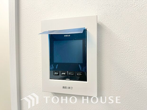 誰が来てもわかる様にモニター付きインターホンを設置。家事導線を考慮した個所に設置し、防犯性と利便性に優れ快適と安らぎを合わせた優しい設計。