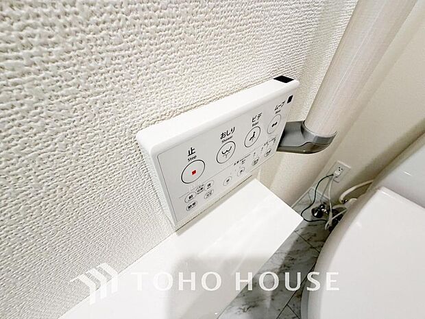 温水洗浄便座付。脱臭機能なども備え、快適な空間に。